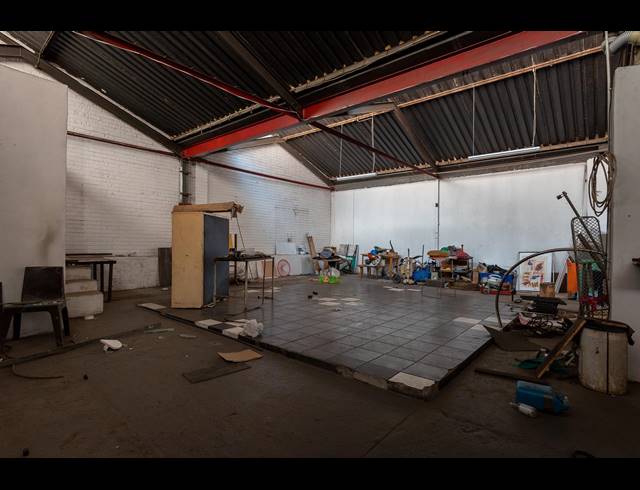 1,250M² BUILDING FOR SALE IN SELBY